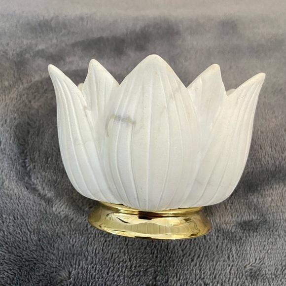 Bath & Body Works Marble Lotus Single Wick Candle Holder - Picture 4 of 5